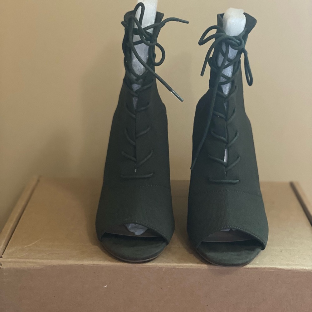 Steve Madden Heel Booties- Green, Size 8.5 - Picture 2 of 4